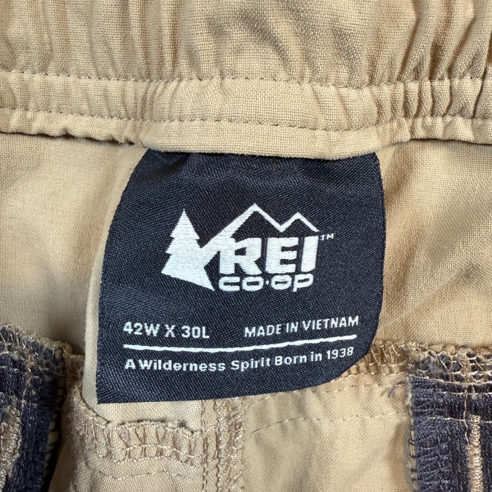 REI Co-op Convertible Cargo Pants Mens 42x30 Tan Sahara Hiking Zip Off Stretch - Picture 6 of 12